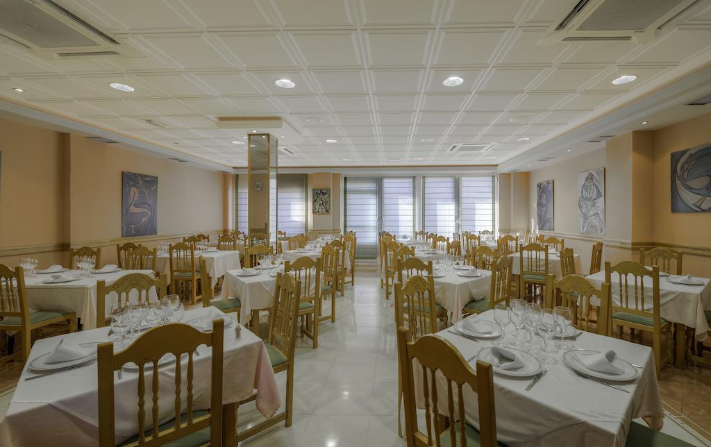 Hostal Restaurante La Pineda El Barco de Avila Luaran gambar