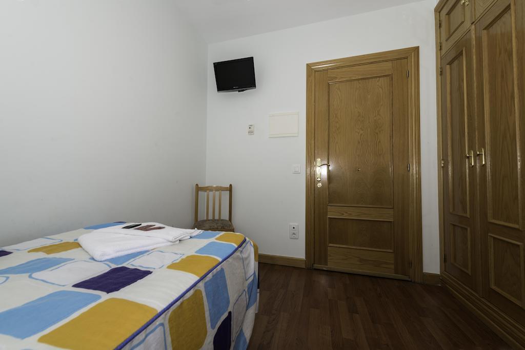 Hostal Restaurante La Pineda El Barco de Avila Bilik gambar